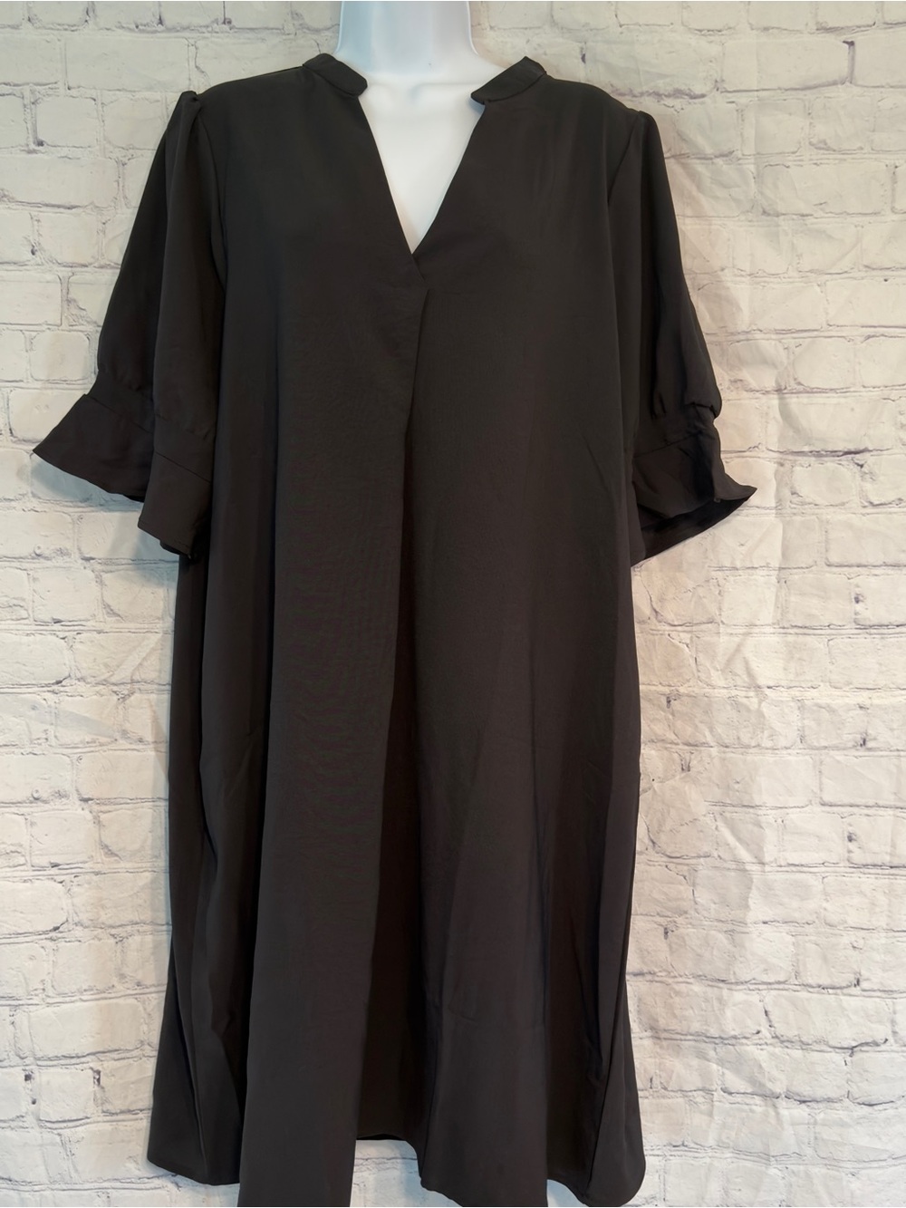 Classic Black Midi Dress with V-Neck and Ruffle Sleeves XXL